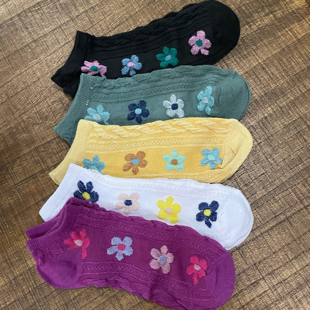 Women’s ankle socks a set of 5 pairs daisies floral multi colors NEW
